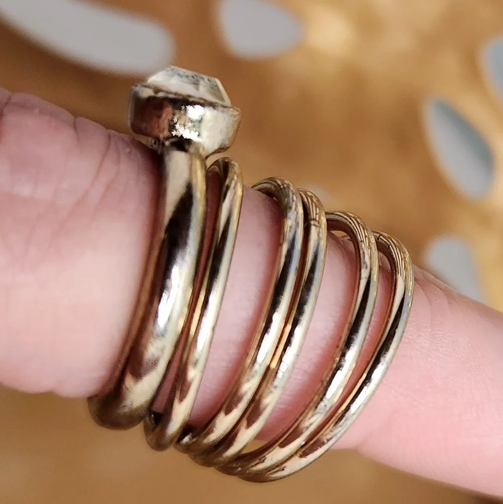 Lot 2 vintage costume gold tone rings 5.5 spring wrap band 6 stone‎ solitaire